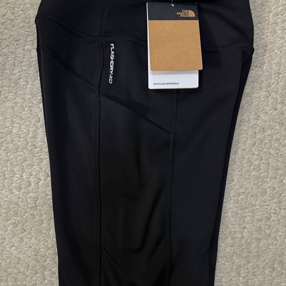 The North Face Women’s Skyway Bike Shorts SZ S Black NWT - Picture 8 of 10
